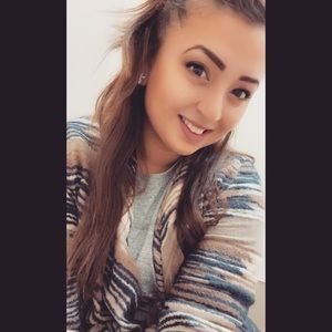 Meet your Posher, Abigail